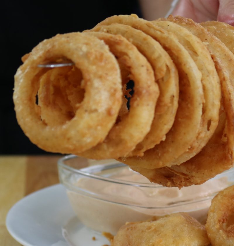 easy to make onion rings with dipping sauce
